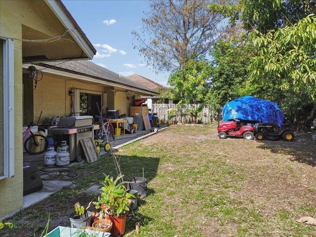 5150 NW 75th Avenue, Lauderhill, FL 33319