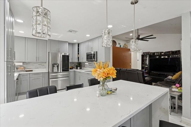 5150 NW 75th Avenue, Lauderhill, FL 33319