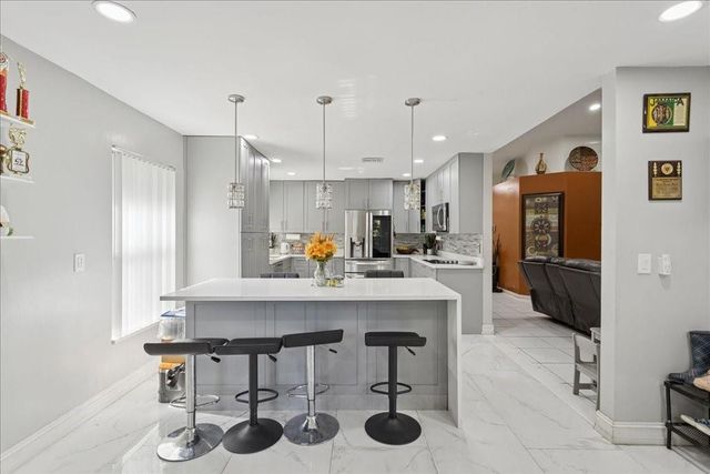 5150 NW 75th Avenue, Lauderhill, FL 33319