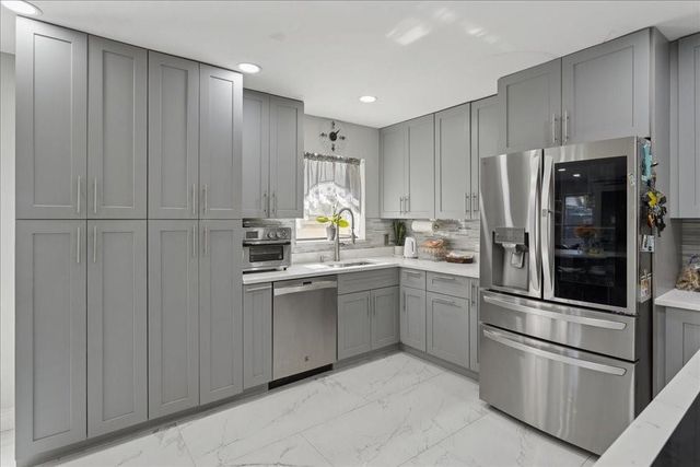 5150 NW 75th Avenue, Lauderhill, FL 33319