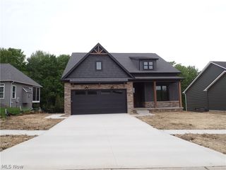 7069 Village Way Drive, Garrettsville, OH 44231