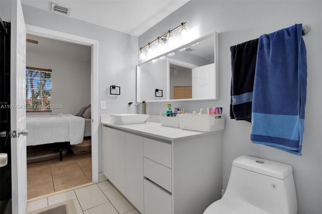 850 Sorrento Dr 1, Weston, FL 33326