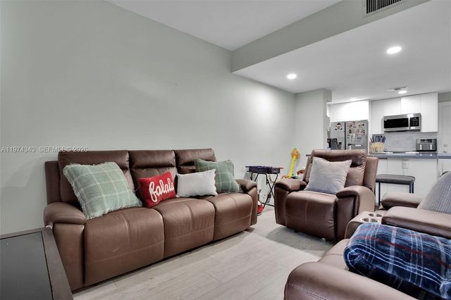 850 Sorrento Dr 1, Weston, FL 33326