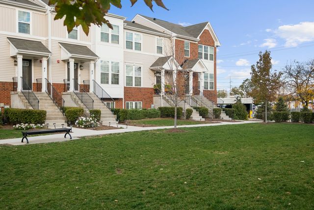 47 Nicholas Drive E, Des Plaines, IL 60016
