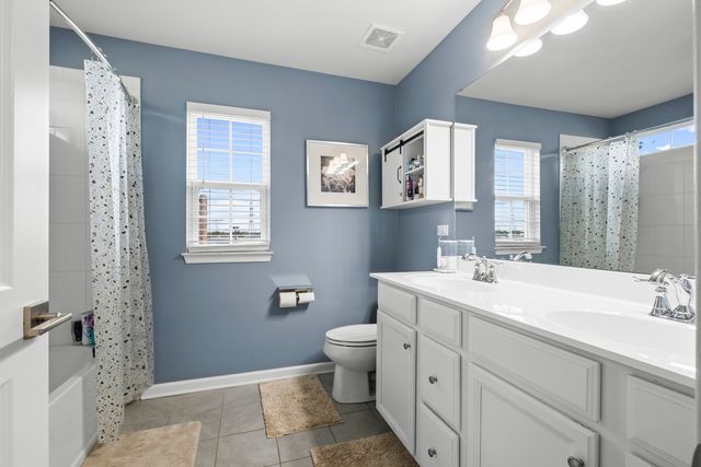 47 Nicholas Drive E, Des Plaines, IL 60016