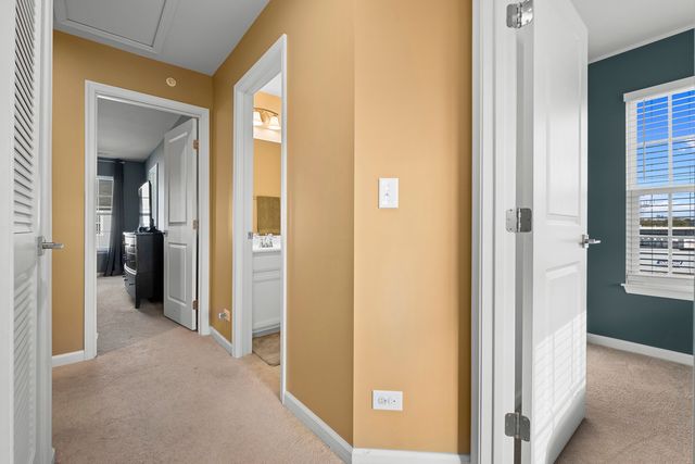 47 Nicholas Drive E, Des Plaines, IL 60016
