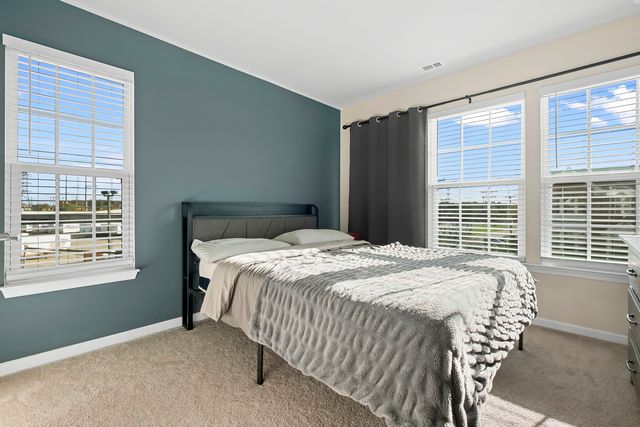 47 Nicholas Drive E, Des Plaines, IL 60016