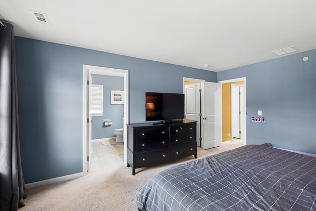47 Nicholas Drive E, Des Plaines, IL 60016