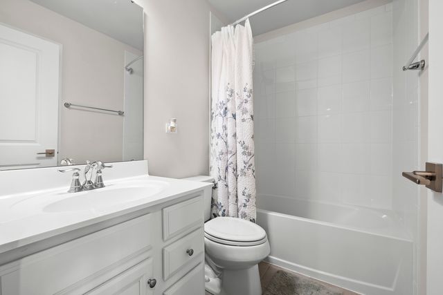 47 Nicholas Drive E, Des Plaines, IL 60016