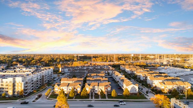 47 Nicholas Drive E, Des Plaines, IL 60016