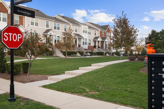47 Nicholas Drive E, Des Plaines, IL 60016