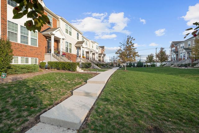 47 Nicholas Drive E, Des Plaines, IL 60016