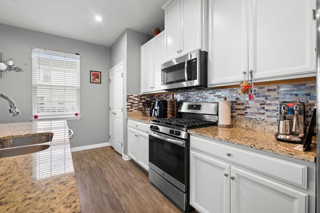 47 Nicholas Drive E, Des Plaines, IL 60016