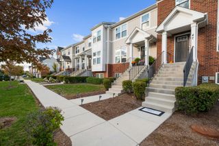 47 Nicholas Drive E, Des Plaines, IL 60016