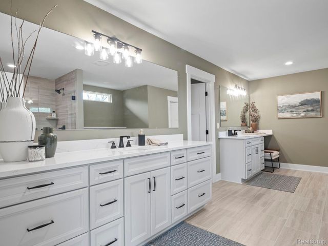 14050 Regatta Bay Drive, Shelby Charter Township, MI 48315