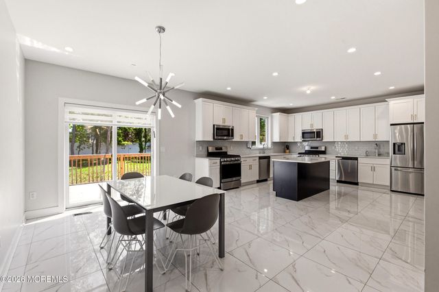1655 Feldmus Lane, Toms River, NJ 08755