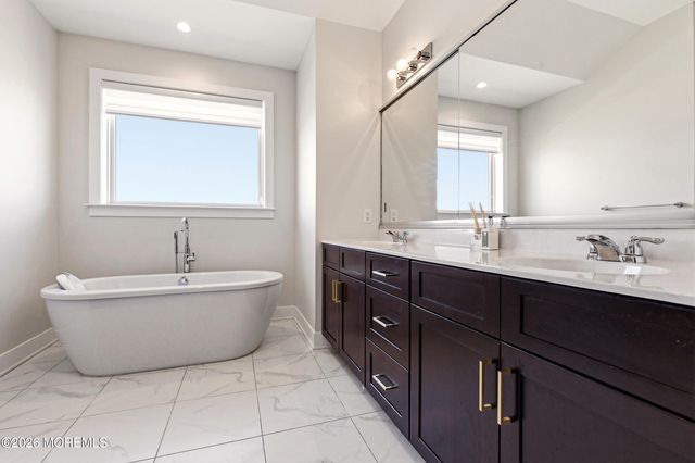 1655 Feldmus Lane, Toms River, NJ 08755