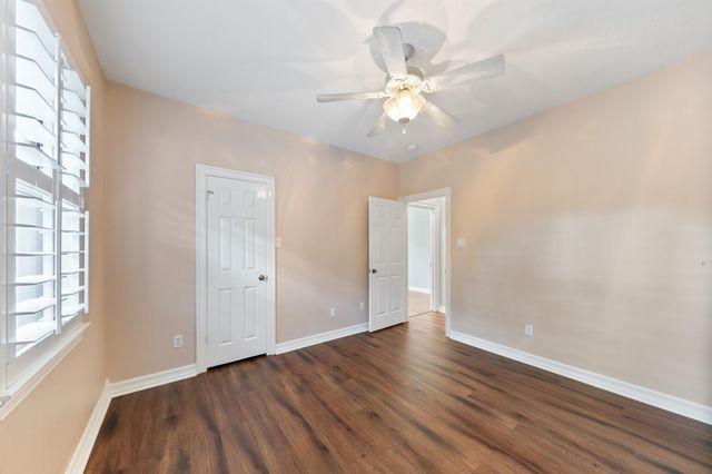 15935 Parkchester Drive, Houston, TX 77062