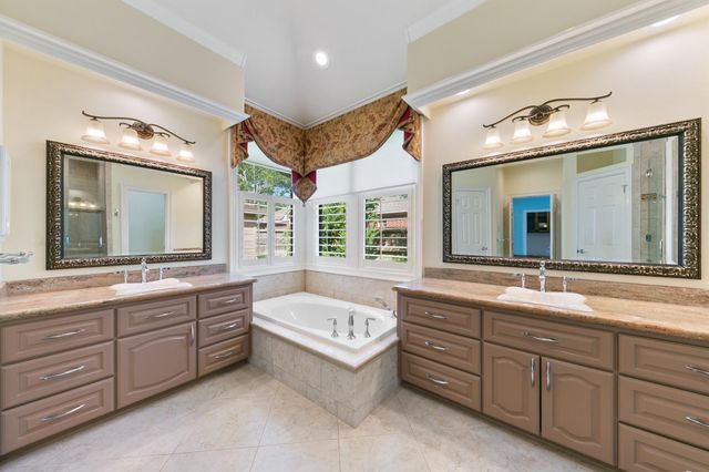 15935 Parkchester Drive, Houston, TX 77062