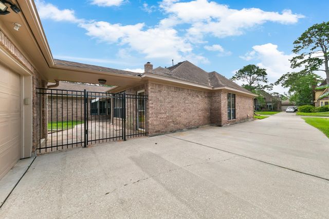15935 Parkchester Drive, Houston, TX 77062