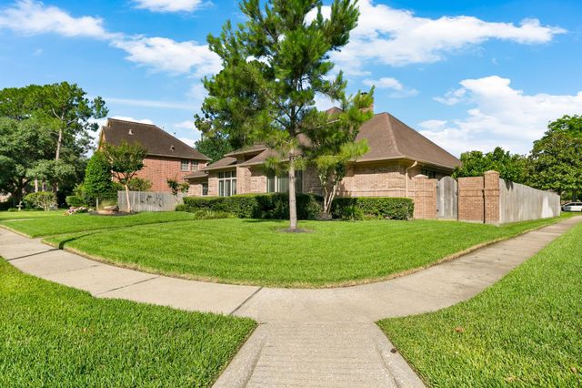 15935 Parkchester Drive, Houston, TX 77062