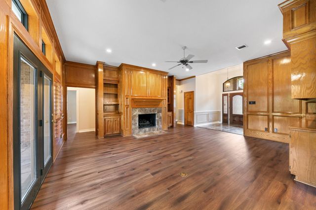 15935 Parkchester Drive, Houston, TX 77062