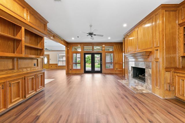 15935 Parkchester Drive, Houston, TX 77062