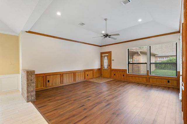 15935 Parkchester Drive, Houston, TX 77062