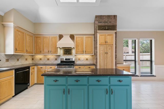 15935 Parkchester Drive, Houston, TX 77062