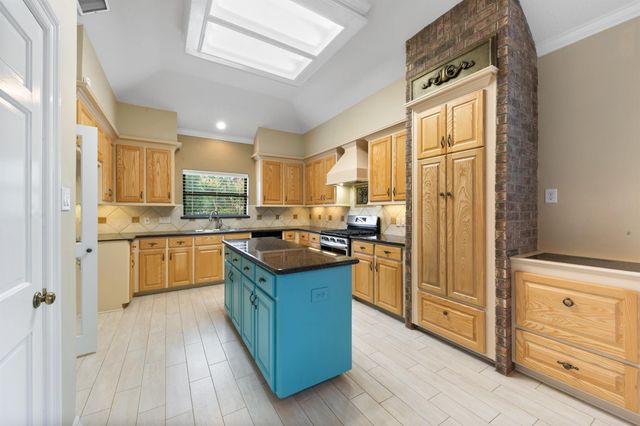 15935 Parkchester Drive, Houston, TX 77062