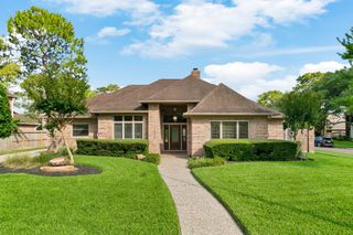15935 Parkchester Drive, Houston, TX 77062