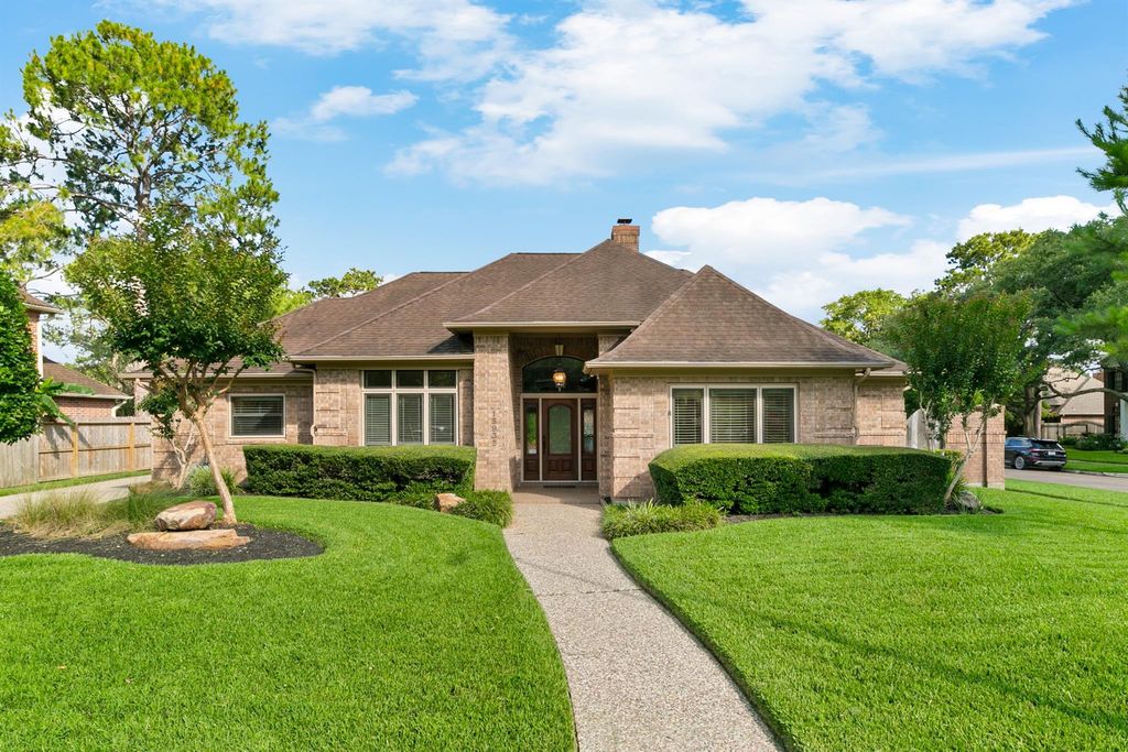 15935 Parkchester Drive, Houston, TX 77062