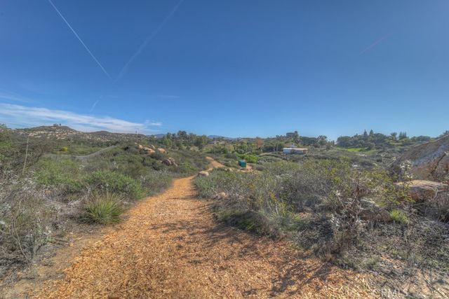 1991 Via Ladera, Fallbrook, CA 92028