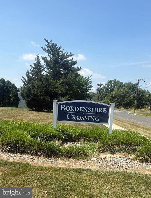 3 ROBERTS CT, Bordentown, NJ 08505