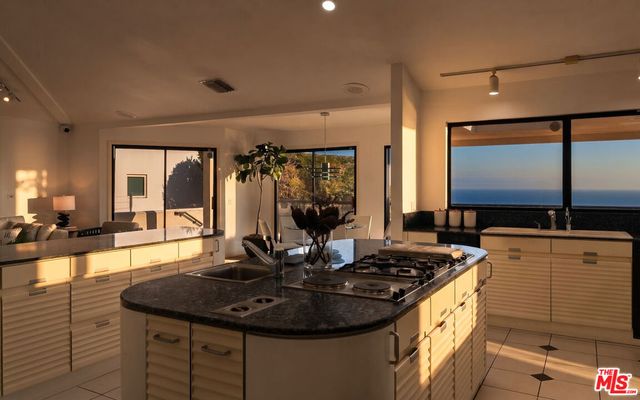 24750 Vantage Point Terrace, Malibu, CA 90265