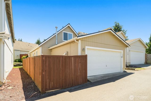 726 29th Avenue SE, Puyallup, WA 98374