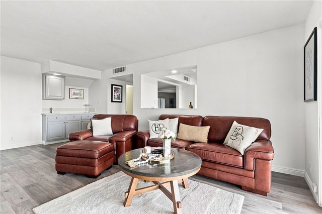 17168 Barneston, Los Angeles, CA 91344