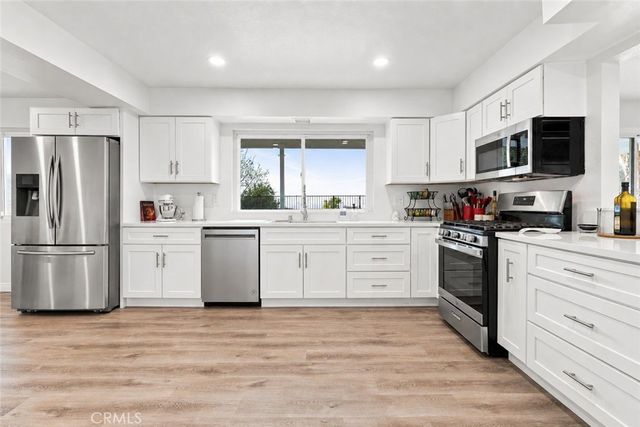 17168 Barneston, Los Angeles, CA 91344