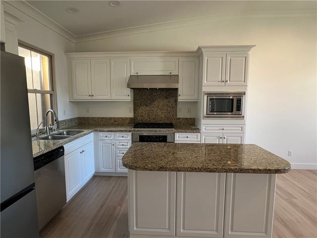 86 Revival, Irvine, CA 92620