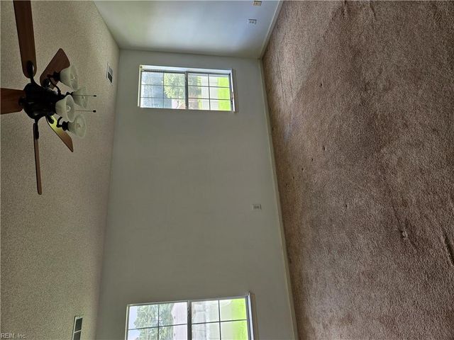 2229 Holly Berry LN, Chesapeake, VA 23325