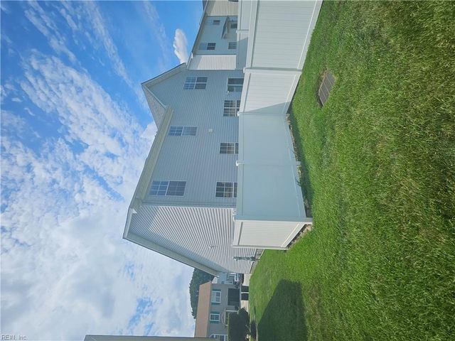 2229 Holly Berry LN, Chesapeake, VA 23325