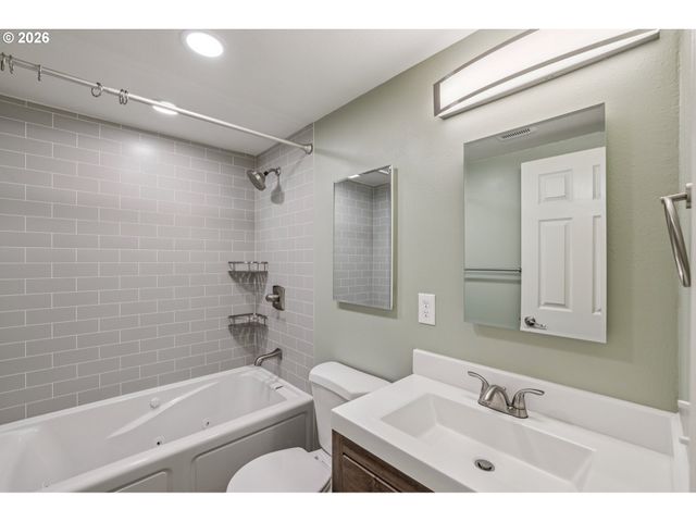 15211 Ne 116TH Ct, Brush Prairie, WA 98606