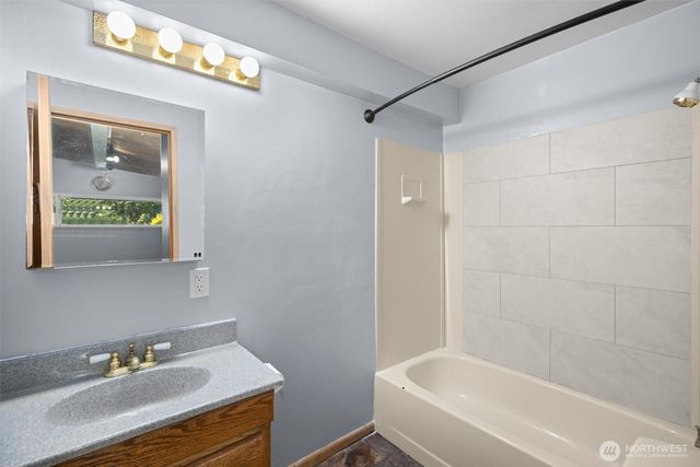1216 N 172nd Street, Shoreline, WA 98133
