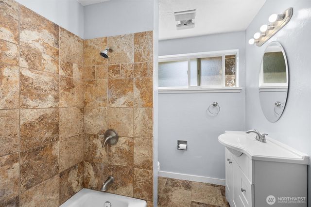 1216 N 172nd Street, Shoreline, WA 98133