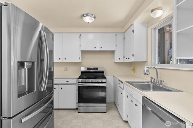 1216 N 172nd Street, Shoreline, WA 98133