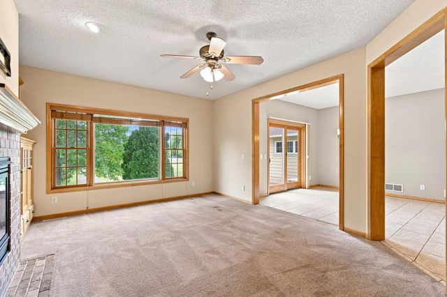 11649 Laketowne View, Albertville, MN 55301