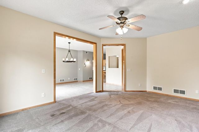11649 Laketowne View, Albertville, MN 55301