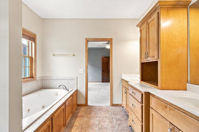11649 Laketowne View, Albertville, MN 55301