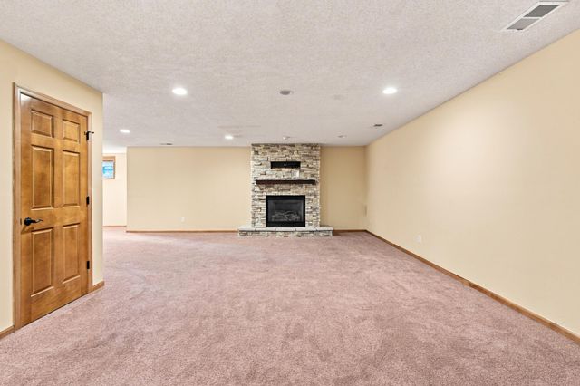 11649 Laketowne View, Albertville, MN 55301