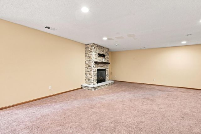 11649 Laketowne View, Albertville, MN 55301